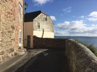 HOWTON COTTAGE - village cottage on coast path next to beaches - Wifi