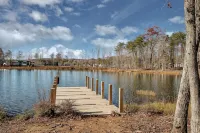 Enjoy the lake & mountain retreat at The Water & Woods Tiny Home - Wi-Fi
