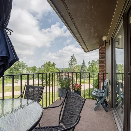 Hidden Gem with Pool View!