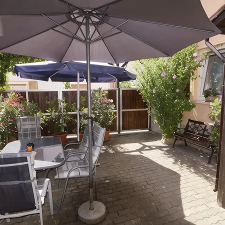 Vacation Apartment for up to 6 People with Sunny Courtyard, Garden and Pool