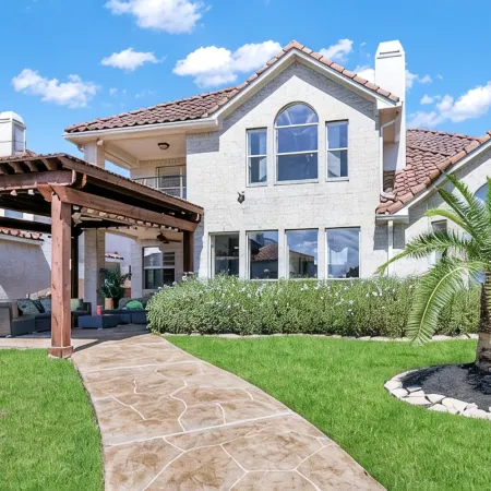 truly stunning lakefront with immediate access to all the city has to offer.