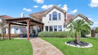 truly stunning lakefront with immediate access to all the city has to offer. - Pools