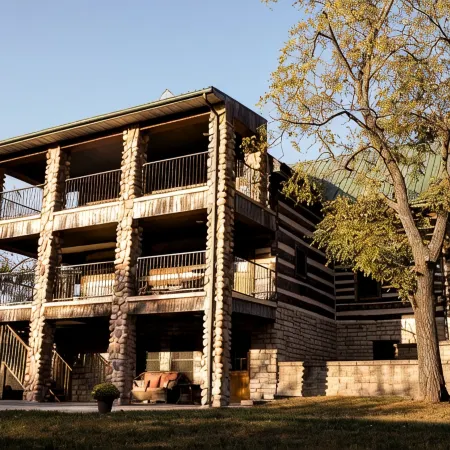 Beautiful secluded Log Home - Nestled in the country!