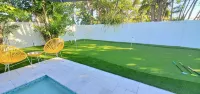 POSHPADZ - Banyan Villa - Close to Jupiter Beach - Private Pool & Tiki Sleeps 8 - Gym
