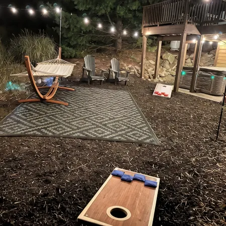 mountain cabin - walk/drive 2 Lake & SKI w/3 family rm/LINENS/HOTTUB/GAMES/GRILL