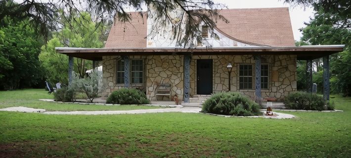 Dos Pinos Riverside Cottage near DT Kerrville Hotels in Kerr County