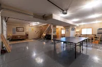Modern Chalet with Lake Views in Marina Area - 4-Star