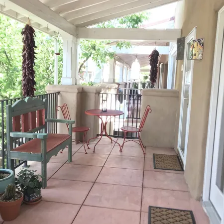 Easy Walk to the Plaza, Gated Retreat, nearby Ski Santa Fe!