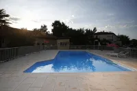 Hôtel la Rocade - Pools