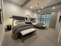 Four Seasons Luxury 5 Br Lodge w/ Hot Tub, Infinity Pool and More - 5-Star