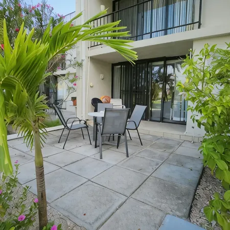 NEW Stunning Ground Floor Beachfront Studio in Coral Beach,  Grand Bahamas