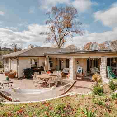 Tranquil Luxury Hot Tub Near Downtown, Airport Others