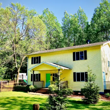 Devil's Lake Cottage - Family Friendly a block from State Park Entrance! Skiing
