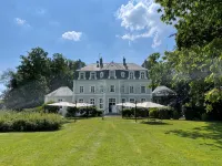 Hôtel Château Cléry - parking