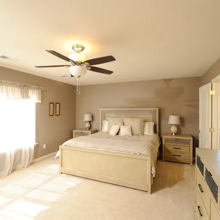 4 bedroom house close to the Horse Park