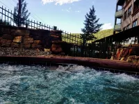 Amazing location! TRUE Ski-In/Out @ Winter Park Slopeside ZML. Sleeps 9, 2BR/2BA - 4-Star