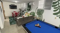 Fajardo Family Vacation Home + Solar Backup + Game Room - 2 ดาว