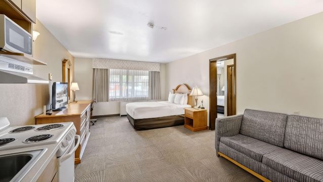 Clarion Hotel & Suites Fairbanks Near Ft Wainwright