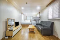 Danyang Pine Caravan Camping Hotel in zona Geumgangjeong