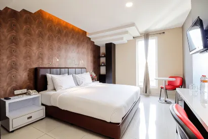 Empress Hotel Makassar City Center by Life