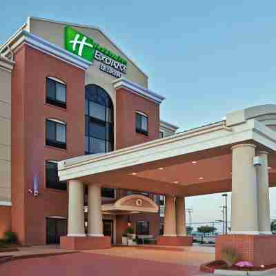 Holiday Inn Express & Suites Greensburg Hotel Exterior