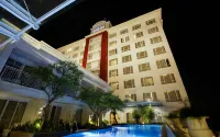 Grand Zuri BSD City - Pools