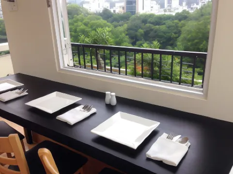 The Noble Swan Wood Park Hotel Отели рядом с достопримечательностью «Улица Пхам Нгу Лао»