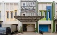 RedDoorz @ Taman Royal Tangerang فنادق في Tangerang