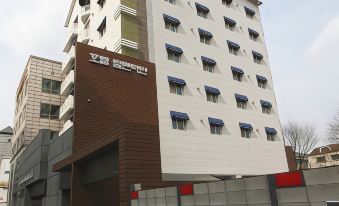 Valentine Hotel - Housity