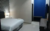 Crystal Inn Hotel Batu Отели рядом с достопримечательностью «Batu»