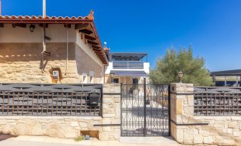 Thrapsano House at Iraklion Crete for up to 8 Persons