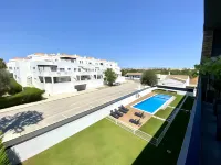 塔維拉大陽台帶泳池的家 - 停車場