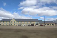 De Smet Super Deluxe Inn and Suites Hotels near Wilder Welcome Center