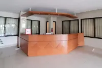 RedDoorz Plus @ Bitung City Center Hotels in Maesa