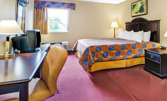 Days Inn & Suites by Wyndham Jeffersonville IN