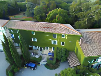 Le Grenier Occitan Hotel dekat Teleski Nautique Bram