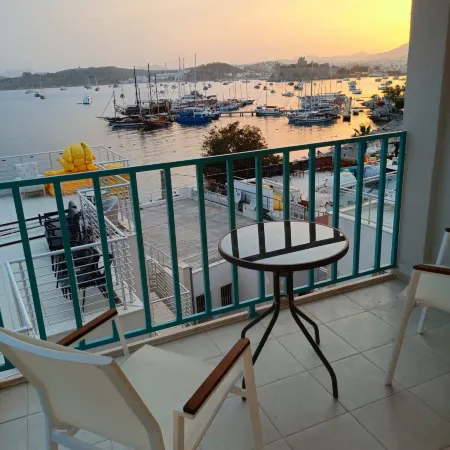 Mia Hill Suites