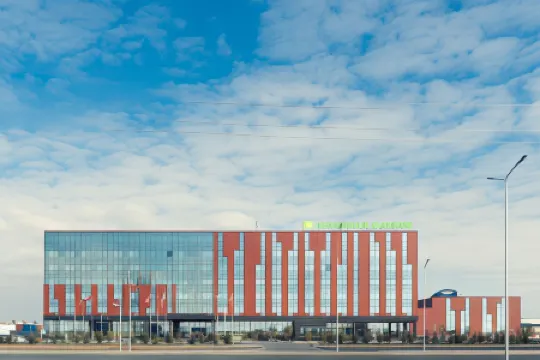 Wyndham Garden Astana Отели рядом с достопримечательностью «Парк Влюбленных»