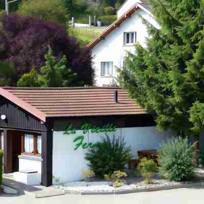 La Vieille Ferme Hotel Exterior