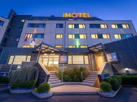 Hotel Sanluigi Các khách sạn gần Bảo tàng Xe hơi