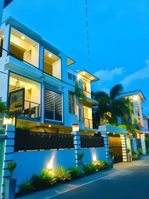 8 Plus Motels