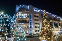 Rossvik (Россвик) Отели рядом с достопримечательностью «Мост влюбленных»