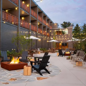 Rhode's Motor Lodge