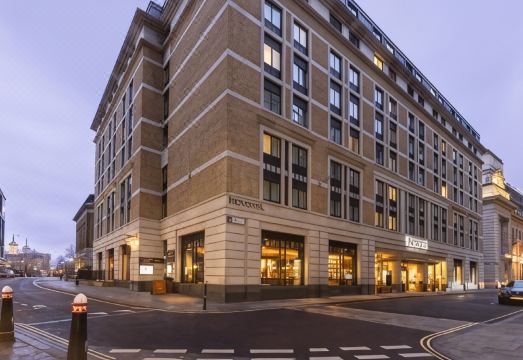 1. 노보텔 런던 타..