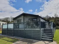 Sandy Glade Holiday Park Hotels near Dolphin Caravan Park