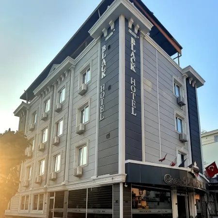 Grand Black Hotel
