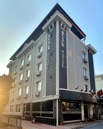 Grand Black Hotel