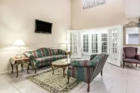 Super 8 by Wyndham Clinton Hotels in Clinton