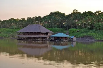 Cabaña Flotante Kurupira Hotel berhampiran Lapangan Terbang Leticia