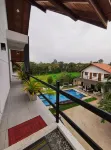 Royal Crown Residency Hotel فنادق في Hokandara